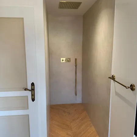 Lisa Apartament *